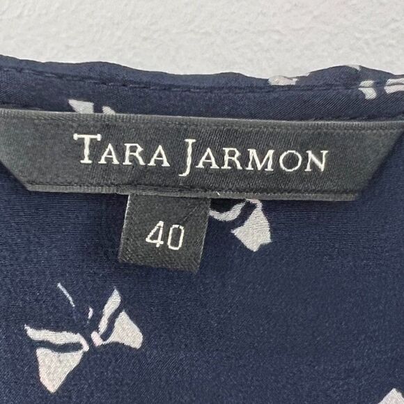 NWOT Tara Jarmon, Size 40, Sleeveless Top with bow design with front bow - Picture 4 of 6